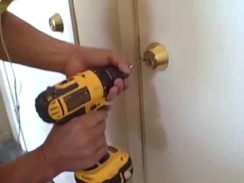 Открыть замок с полукруглым ключом