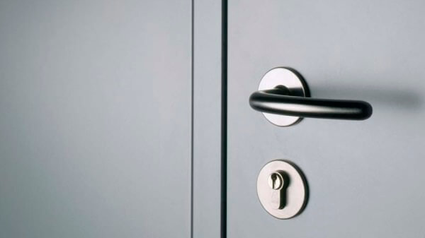 Вскрытие металлических дверей в Москве